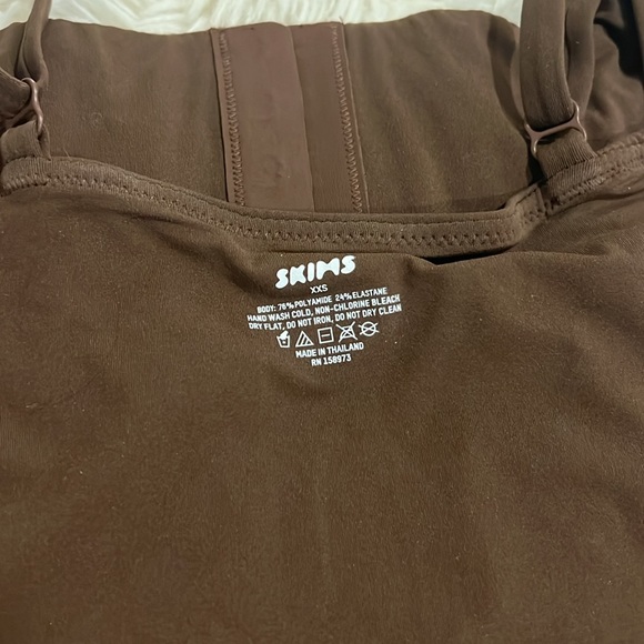 SKIMS Fits Everybody Adaptive Cami in Cocoa XXS NWT - Picture 6 of 7
